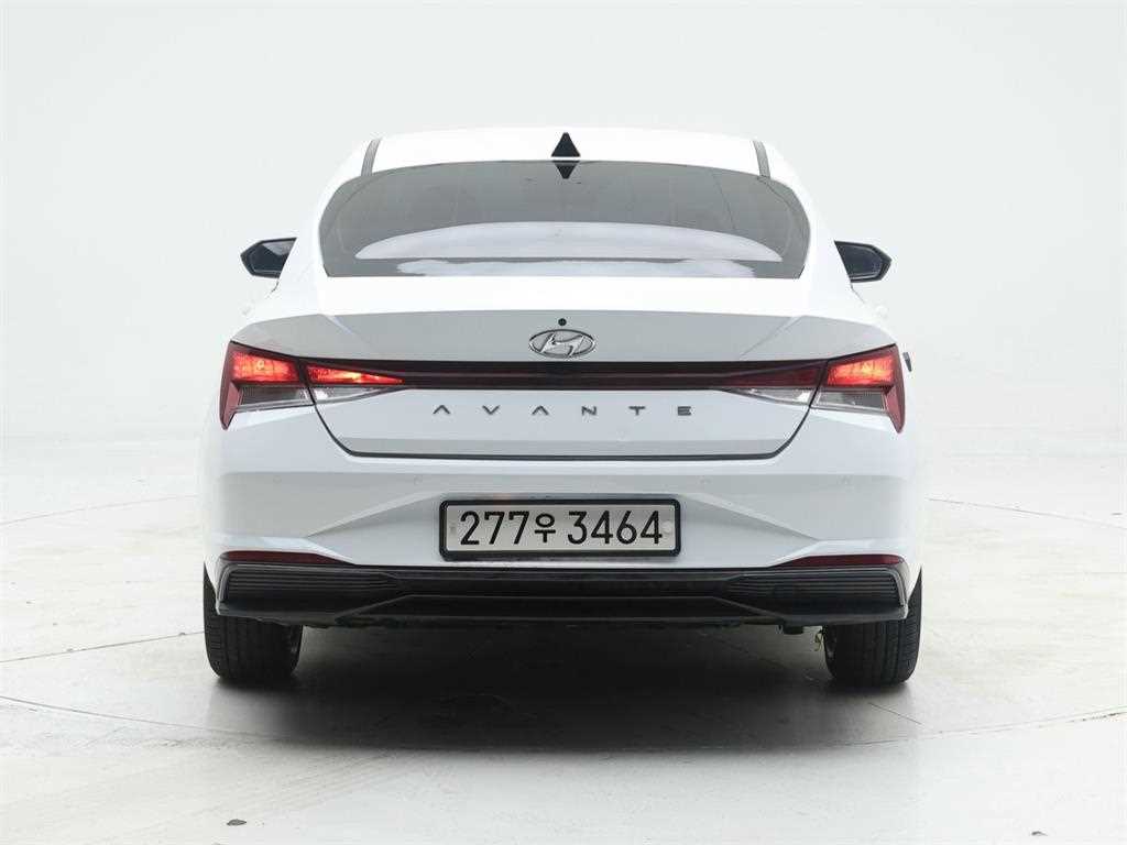 HYUNDAI Avante - Vista 5