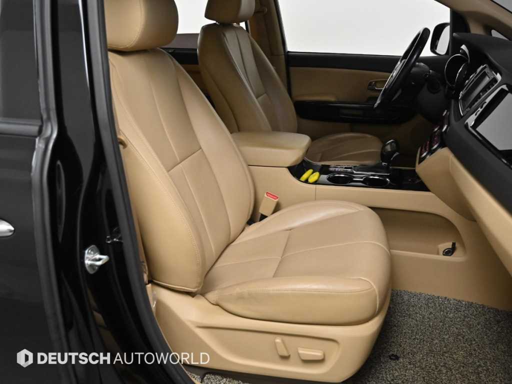 KIA Carnival - Vista 10