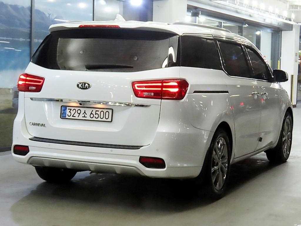 KIA Carnival - Vista 4