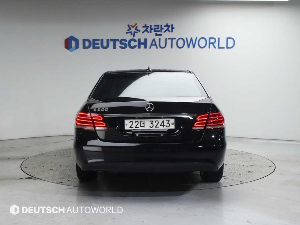 Mercedes Benz E class - Vista 4