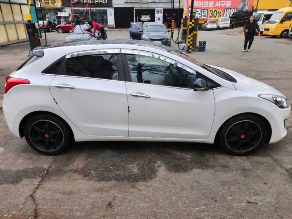 HYUNDAI i30 - Vista 3