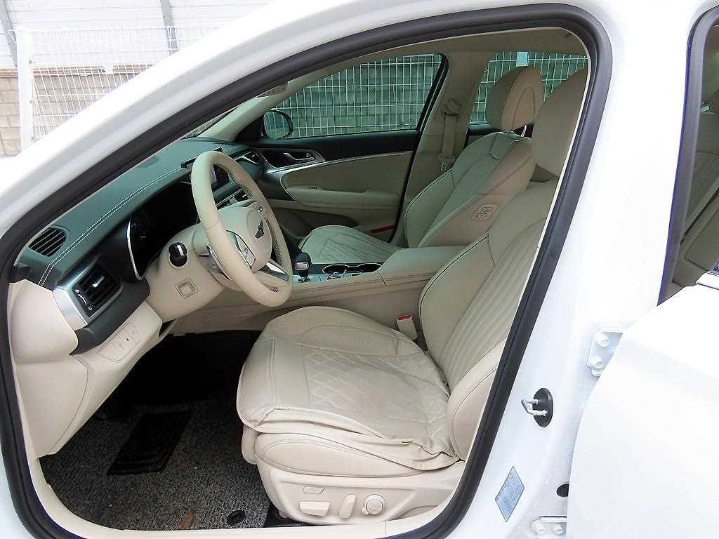 Genesis G70 - Vista 5