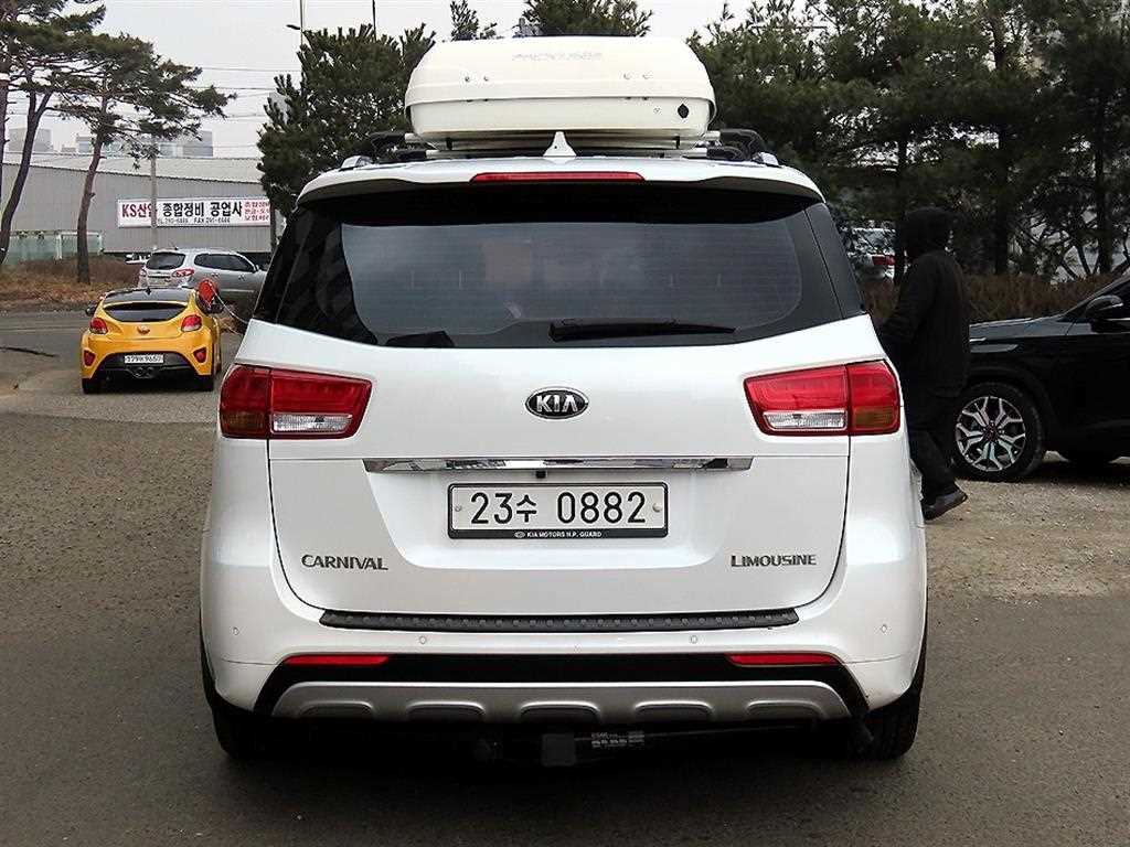 KIA Carnival - Vista 4
