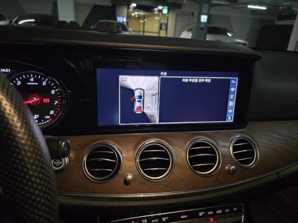 Mercedes Benz E class - Vista 12