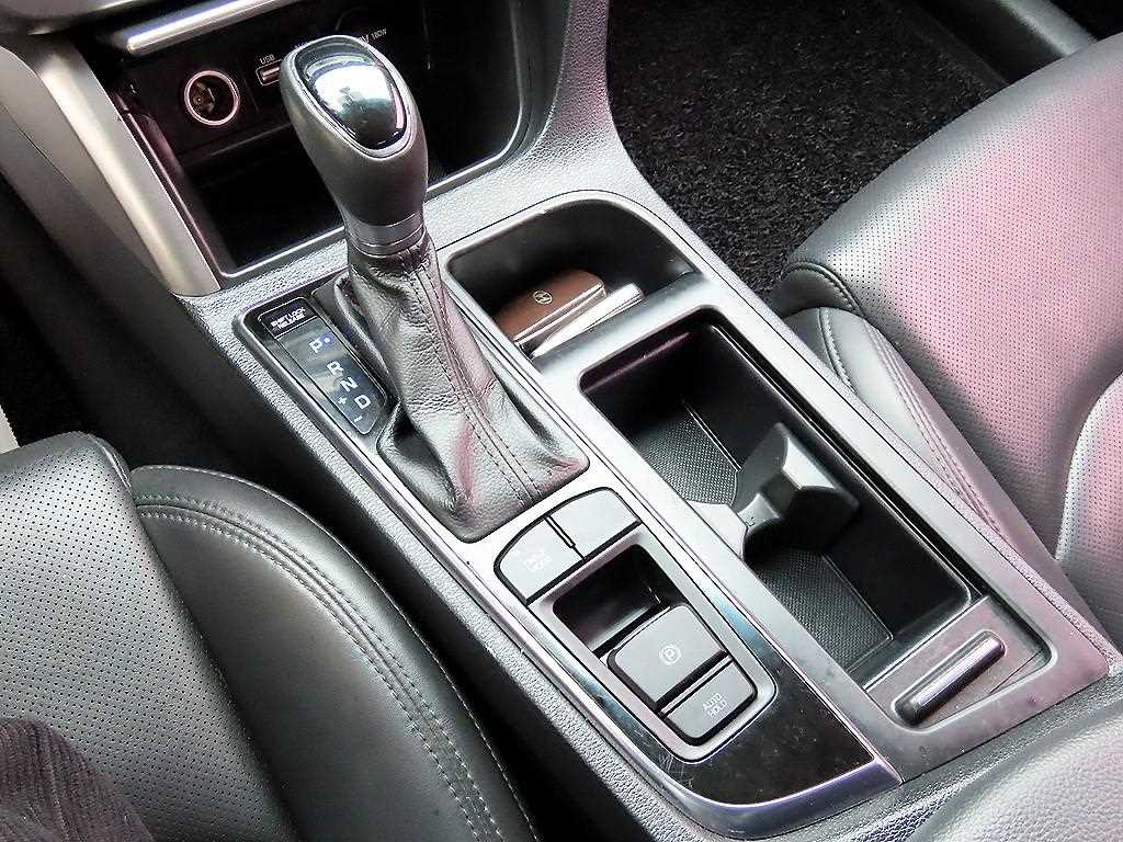 HYUNDAI Sonata - Vista 10