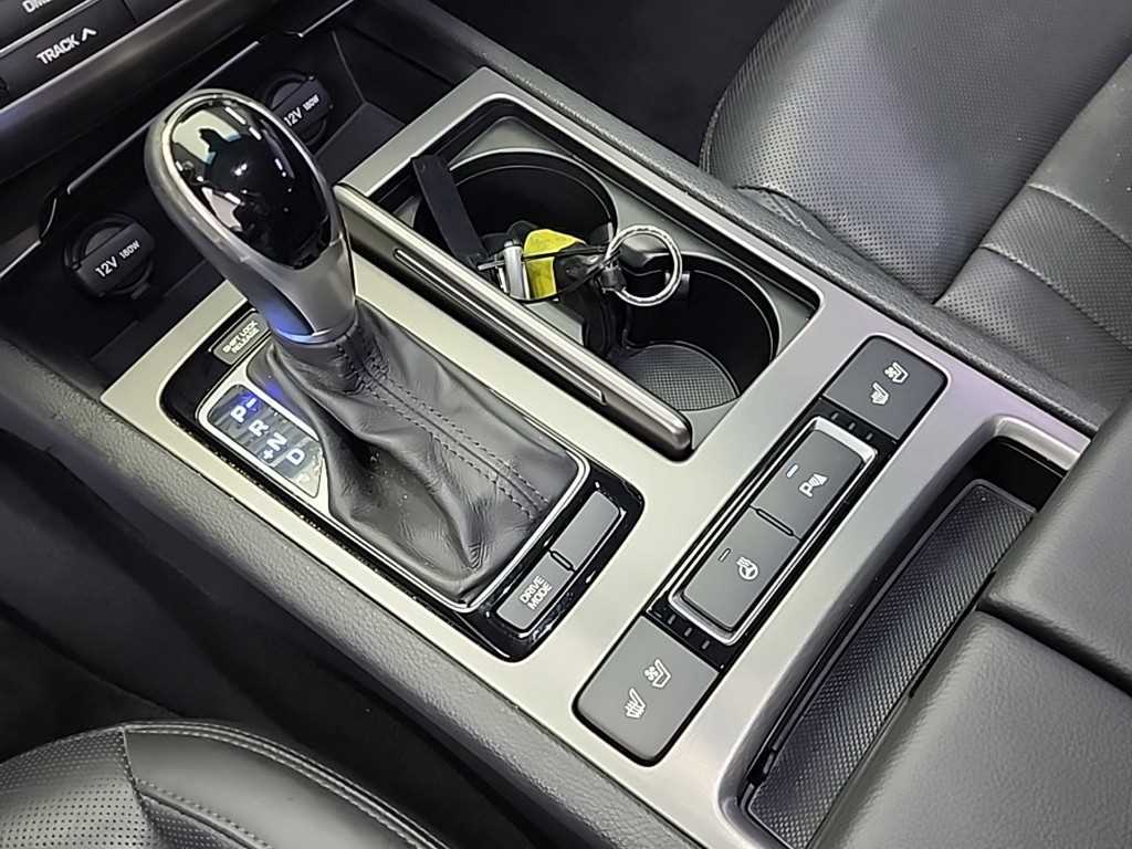 HYUNDAI Genesis - Vista 10