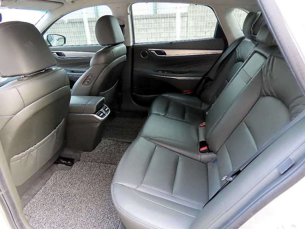 HYUNDAI Grandeur - Vista 6
