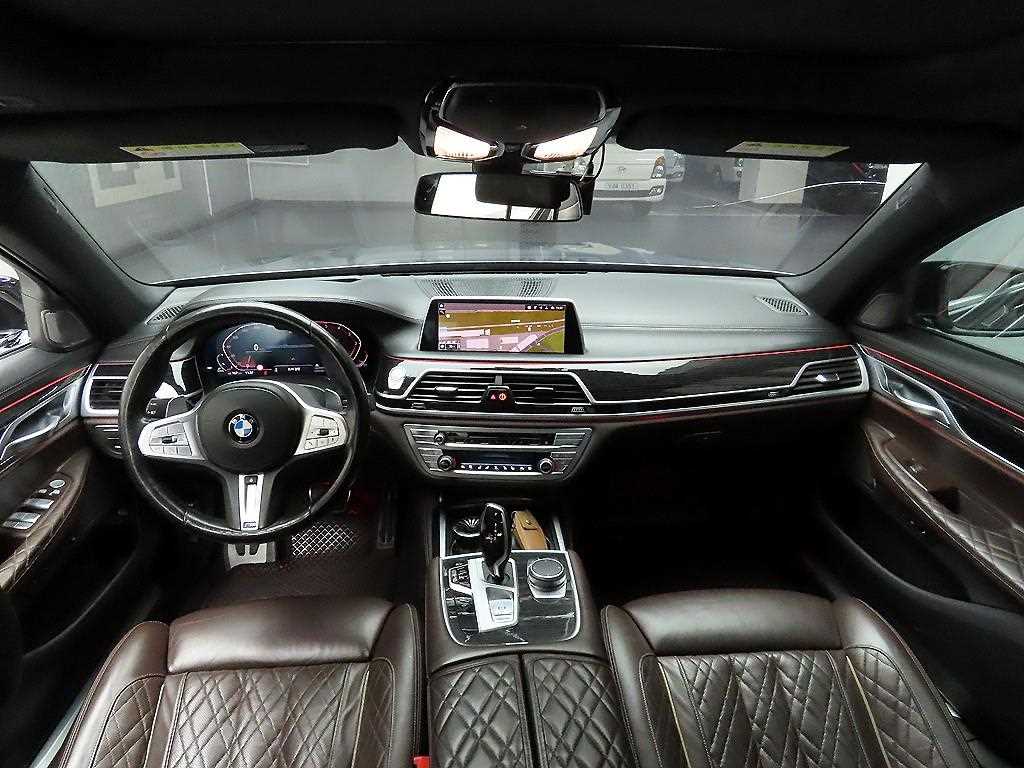 BMW 7 Series - Vista 8