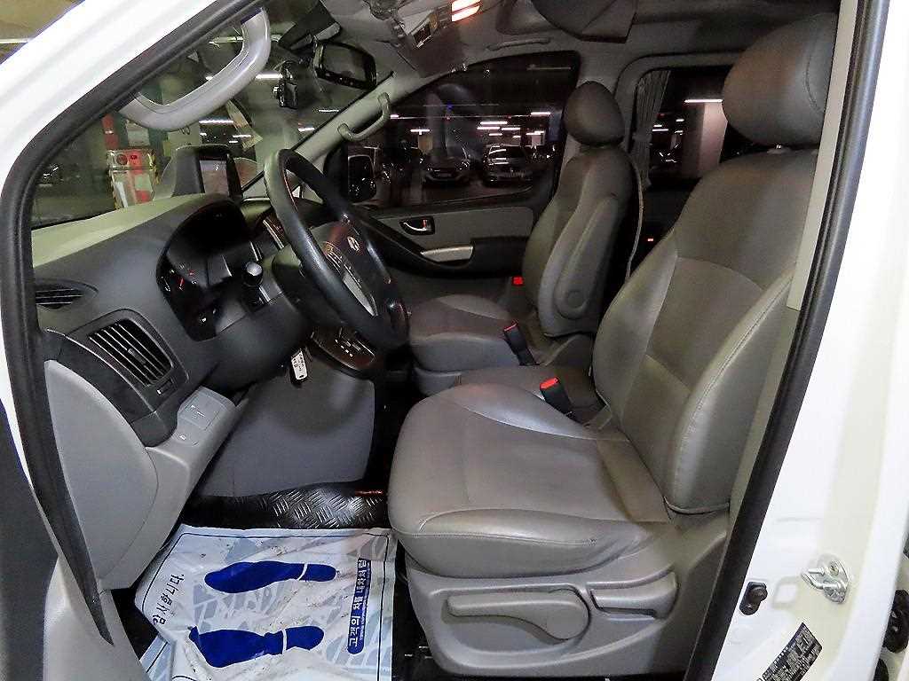 HYUNDAI Starex - Vista 6