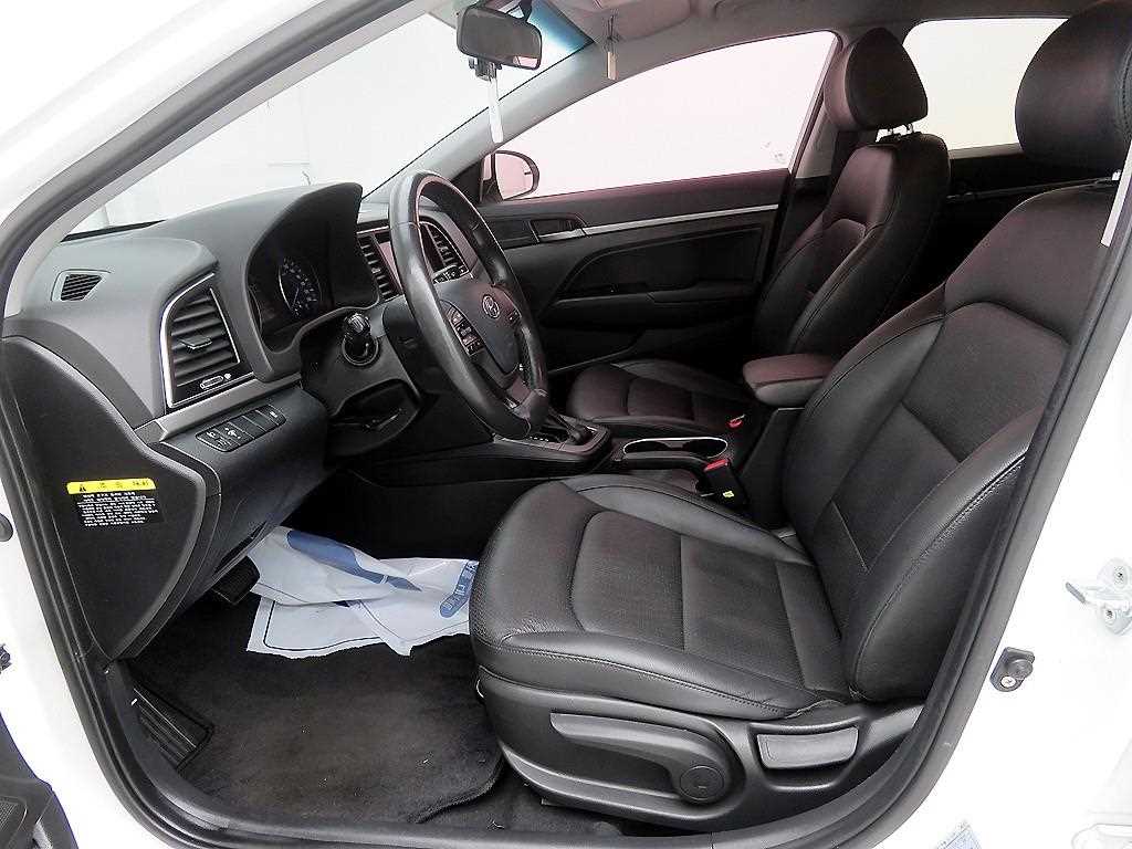 HYUNDAI Avante - Vista 5