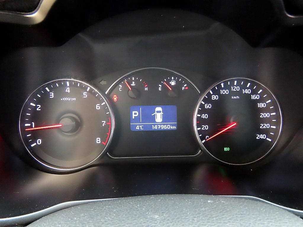 KIA Carens - Vista 9