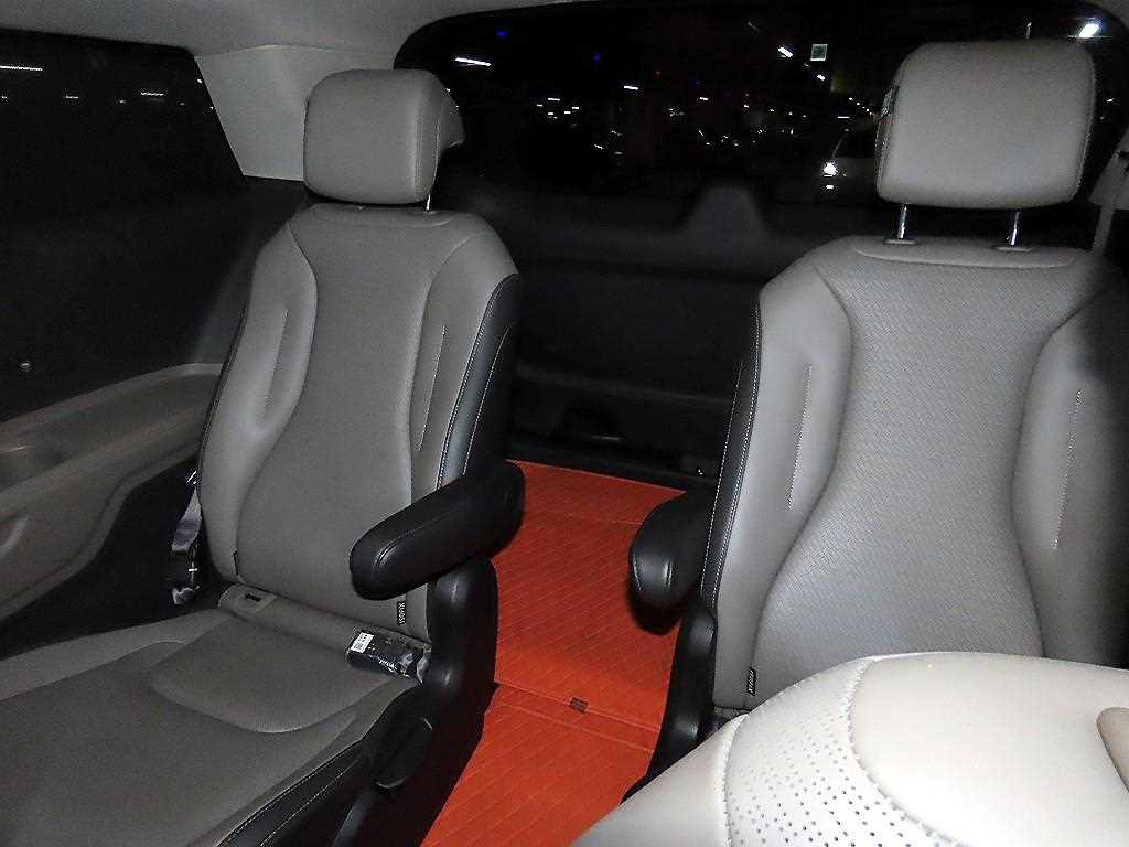 KIA Carnival - Vista 8