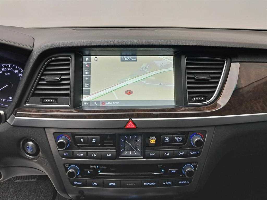 HYUNDAI Genesis - Vista 9