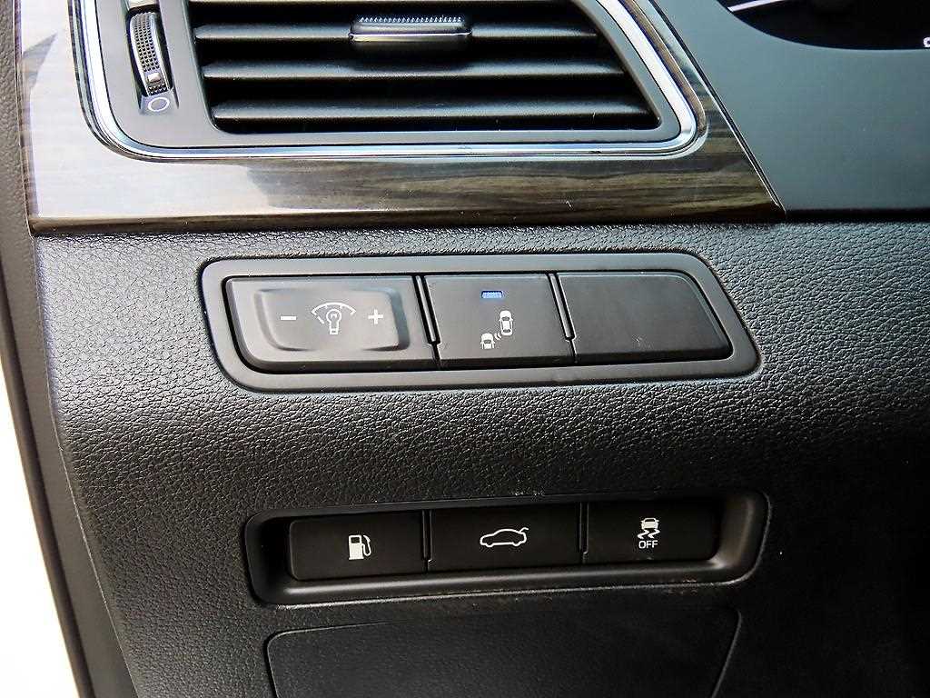 HYUNDAI Sonata - Vista 12