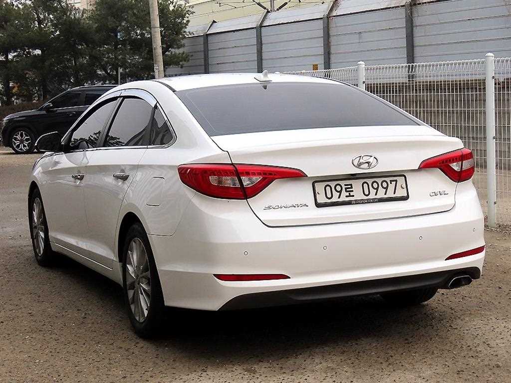 HYUNDAI Sonata - Vista 3