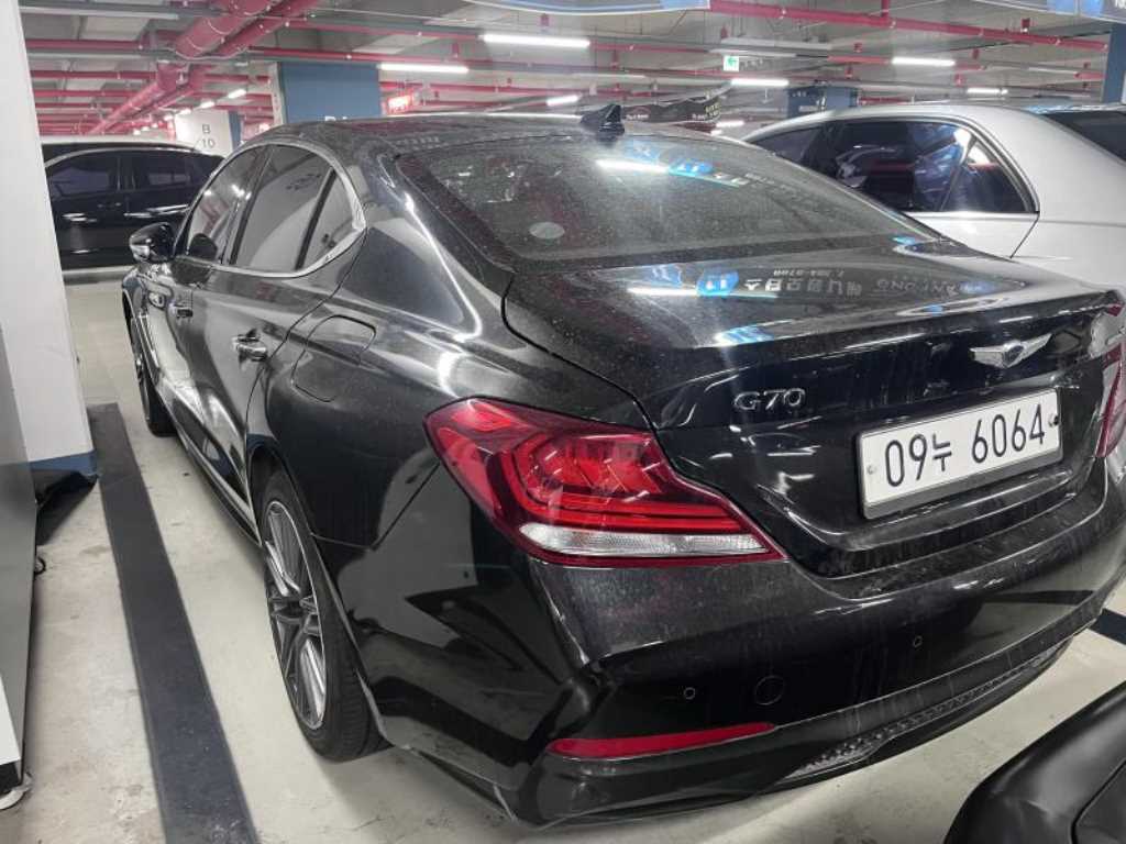 Genesis G70 - Vista 10