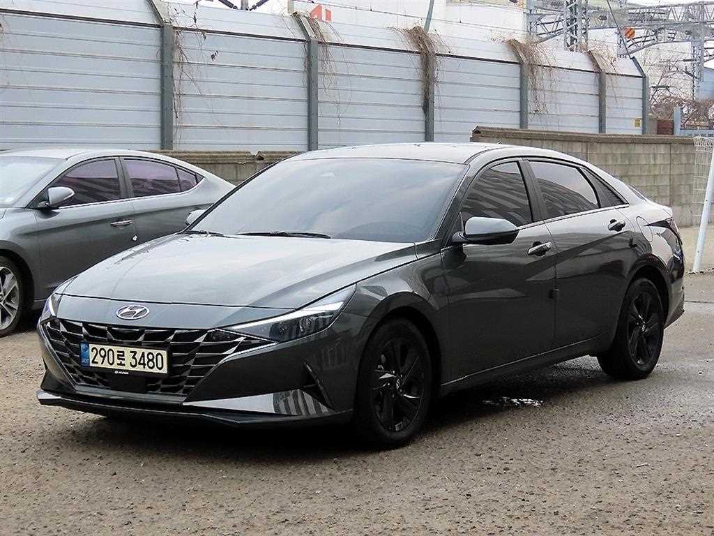 HYUNDAI Avante - Vista 2