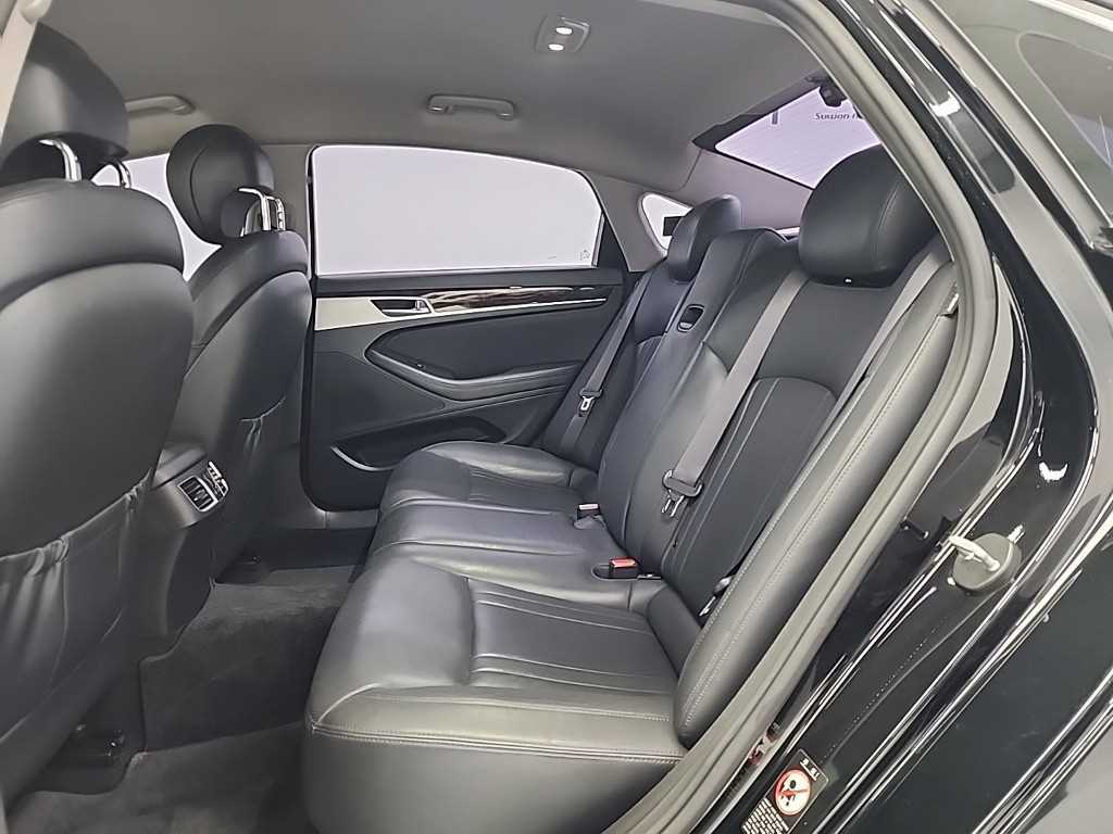 HYUNDAI Genesis - Vista 12