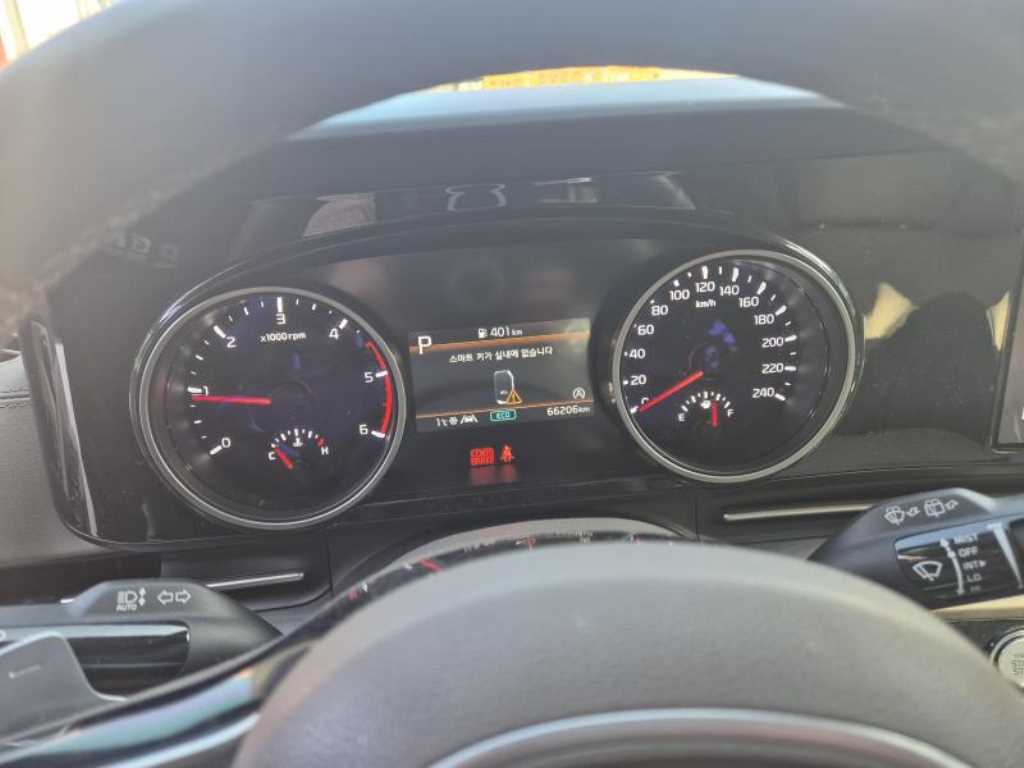 KIA Carnival - Vista 5