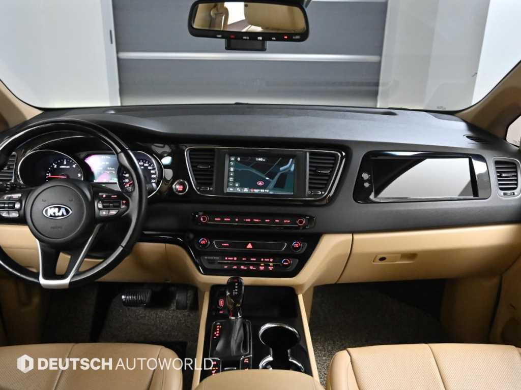KIA Carnival - Vista 7