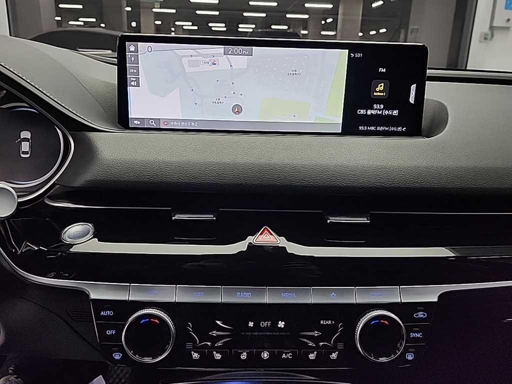 Genesis G80 - Vista 10