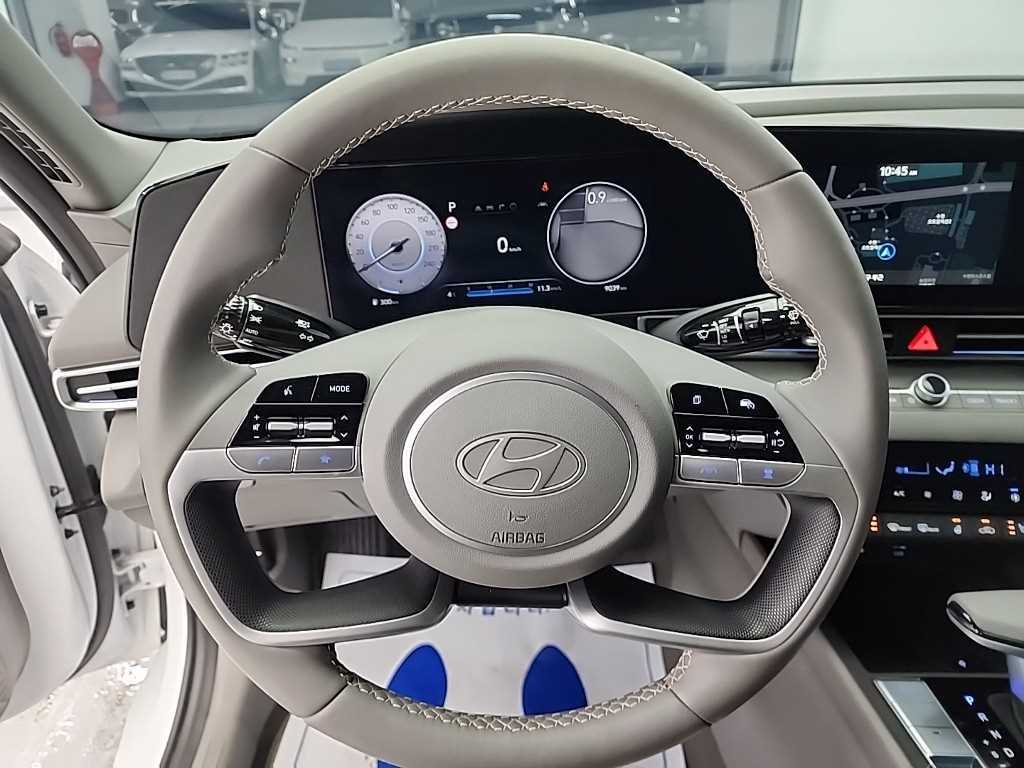 HYUNDAI Avante - Vista 9