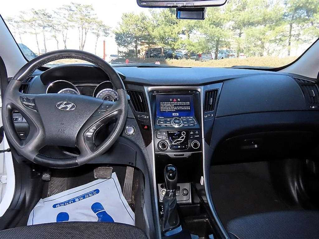 HYUNDAI Sonata - Vista 7