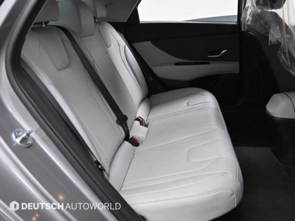 HYUNDAI Avante - Vista 12