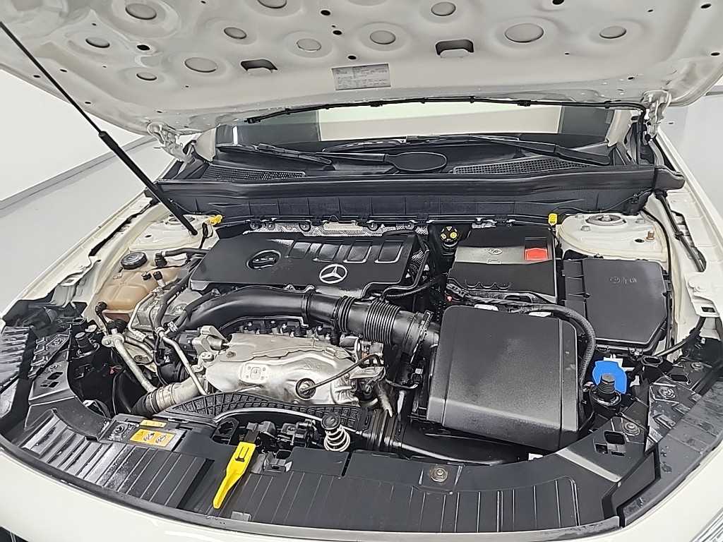 Mercedes Benz GLB Class - Vista 5