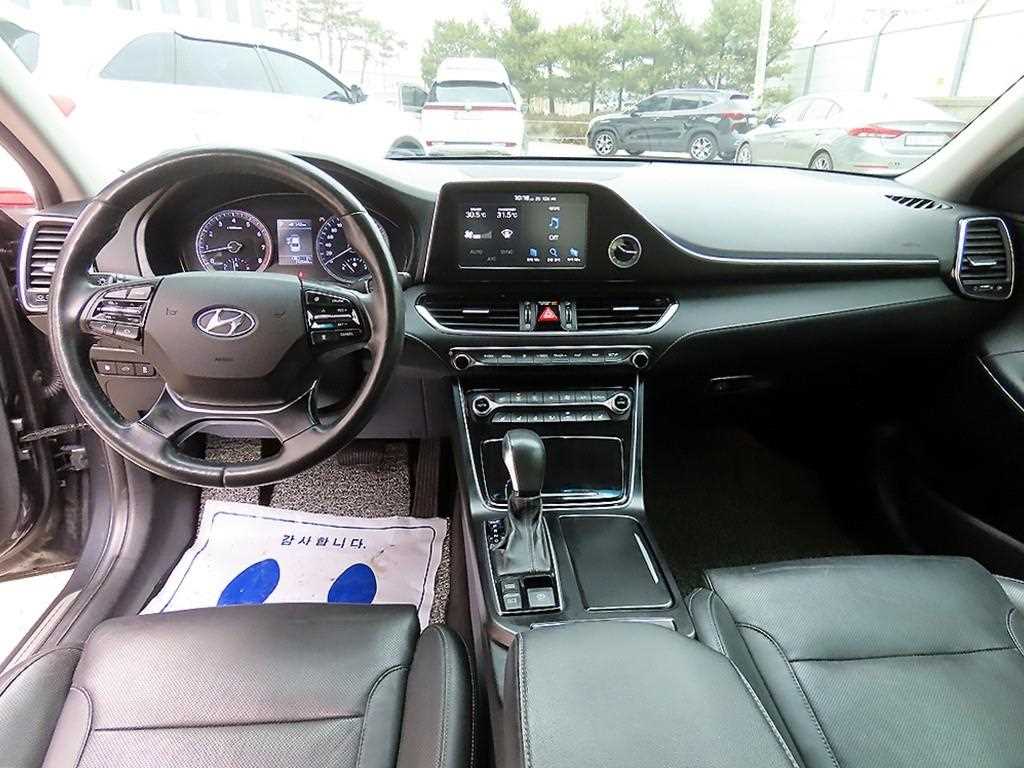 HYUNDAI Grandeur - Vista 7