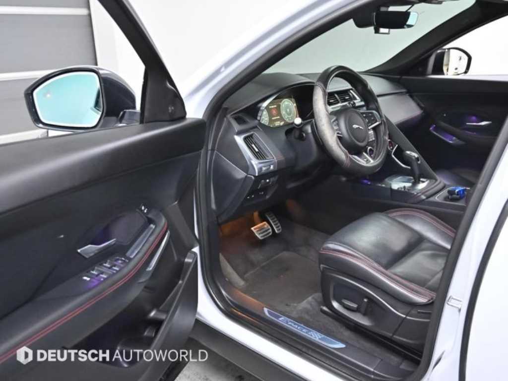 Jaguar E-PACE - Vista 11