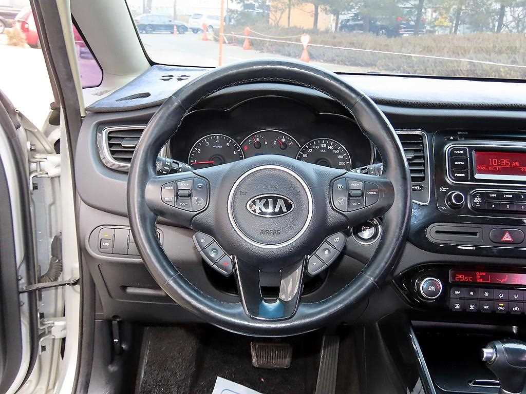 KIA Carens - Vista 8