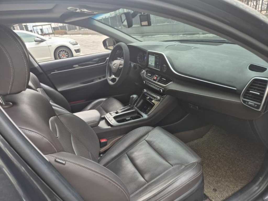 HYUNDAI Grandeur - Vista 5