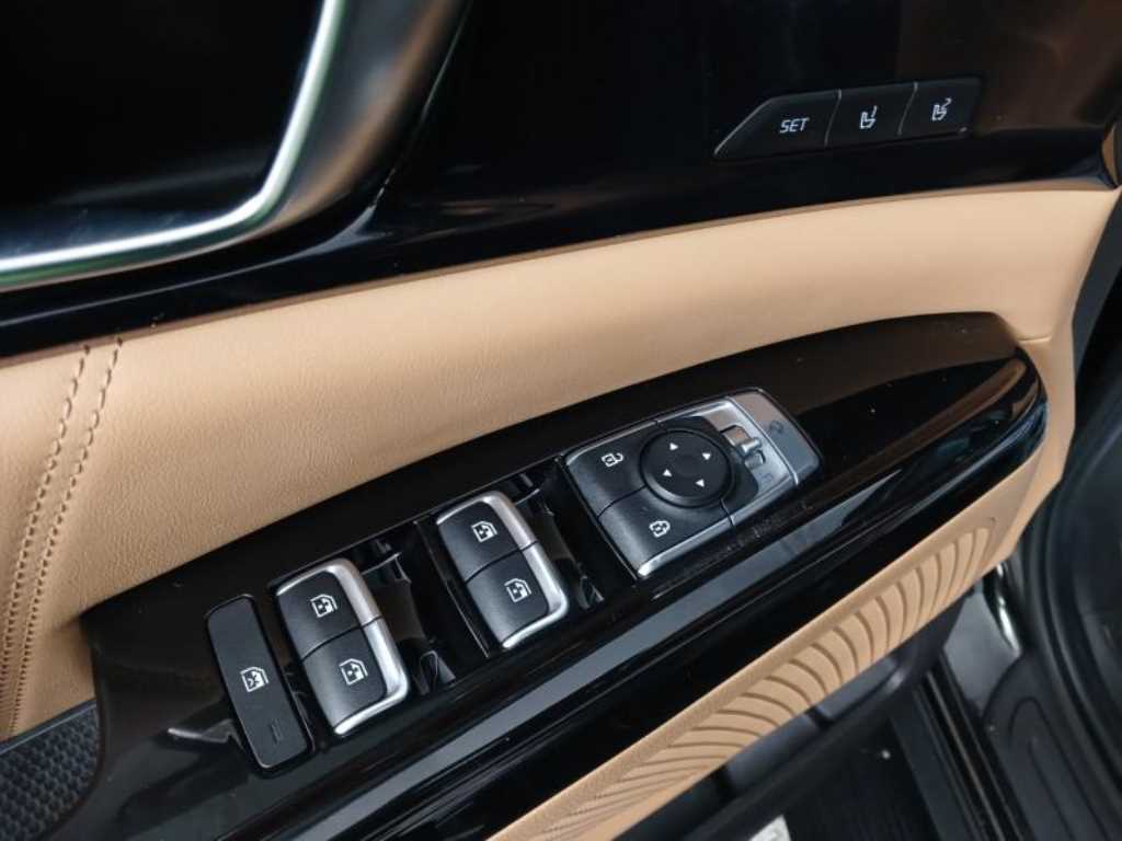 KIA Carnival - Vista 8