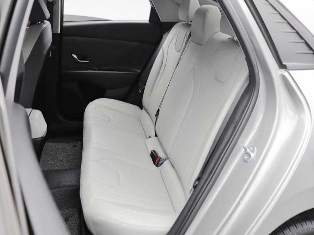 HYUNDAI Avante - Vista 12