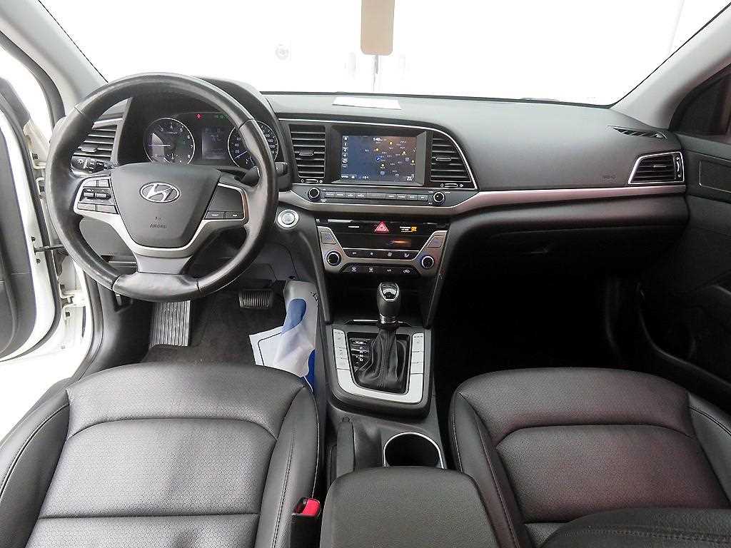 HYUNDAI Avante - Vista 7