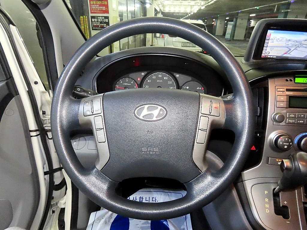 HYUNDAI Starex - Vista 8