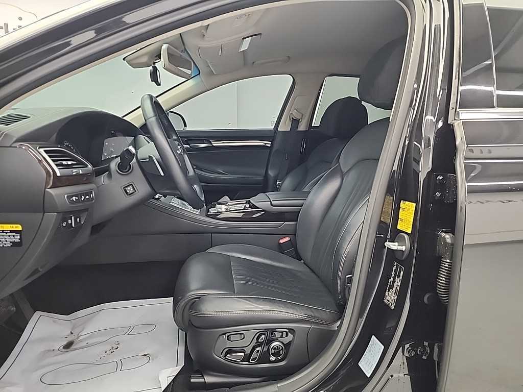 Genesis G90 - Vista 11