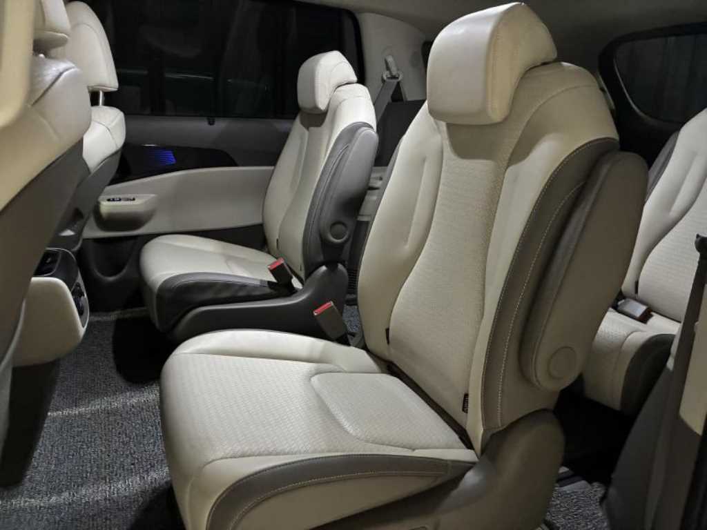 KIA Carnival - Vista 7