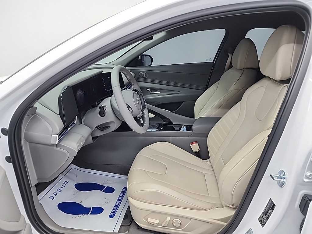 HYUNDAI Avante - Vista 11