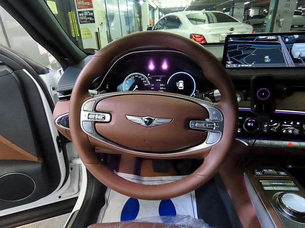 Genesis GV70 - Vista 8