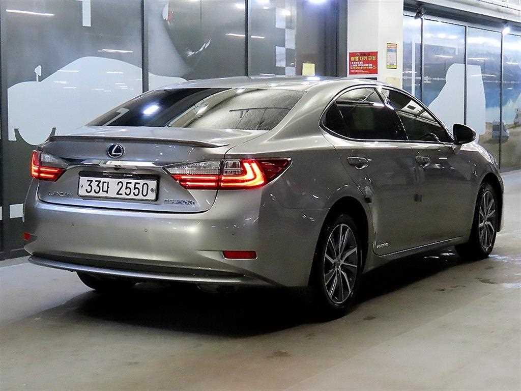Lexus ES - Vista 4