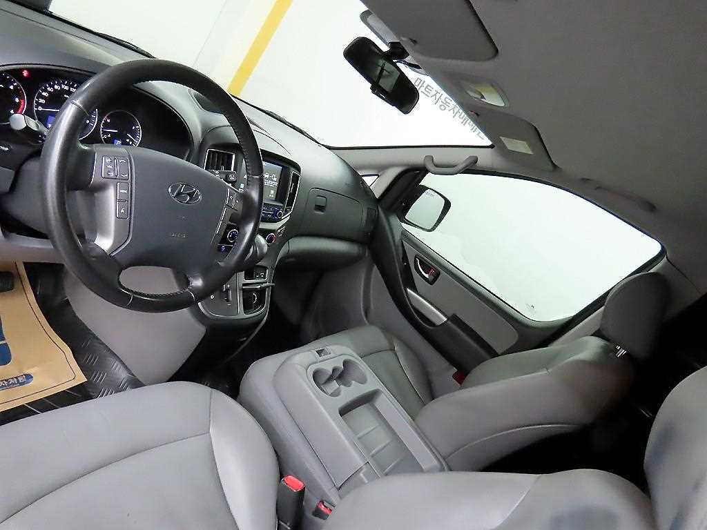 HYUNDAI Starex - Vista 7