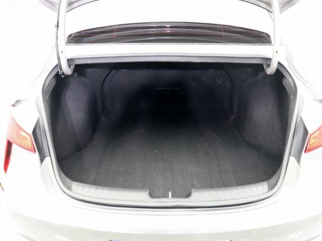 HYUNDAI Avante - Vista 10