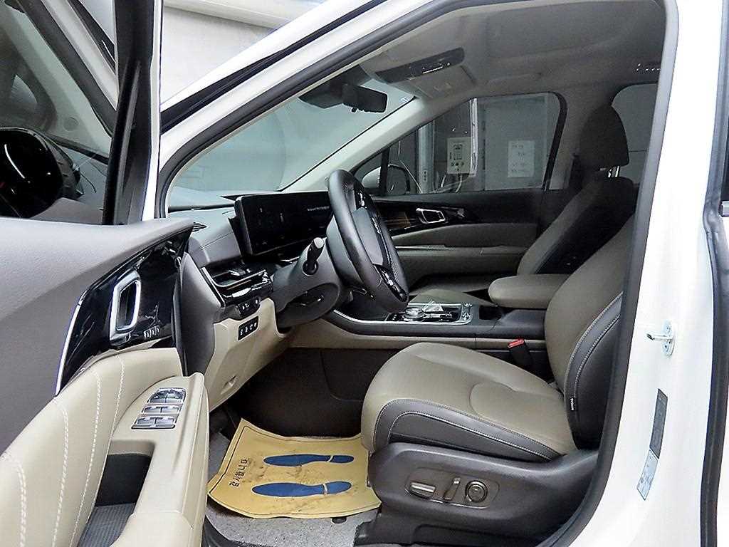 KIA Carnival - Vista 5