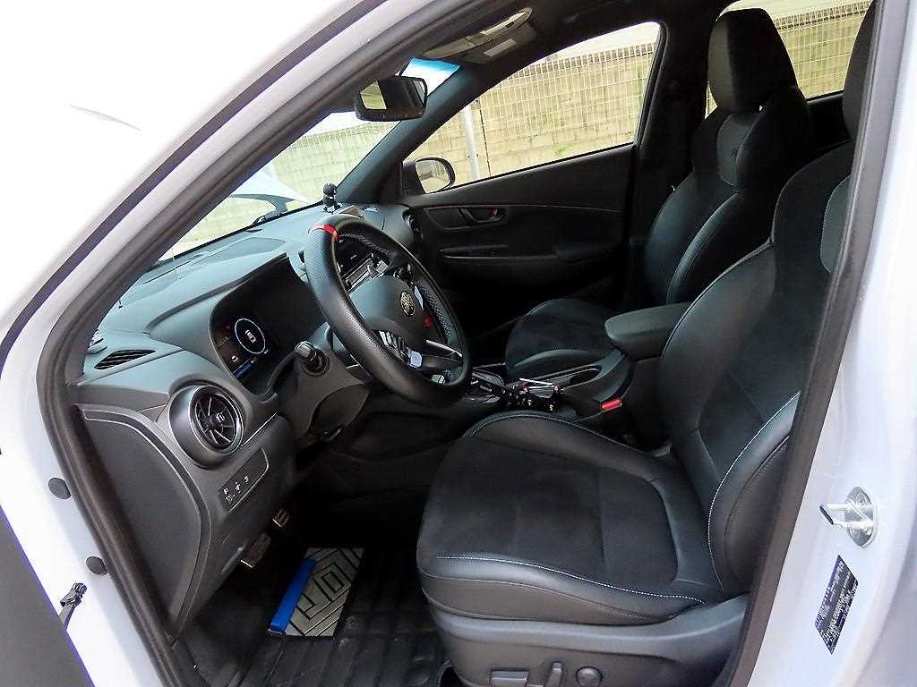 HYUNDAI Kona - Vista 5