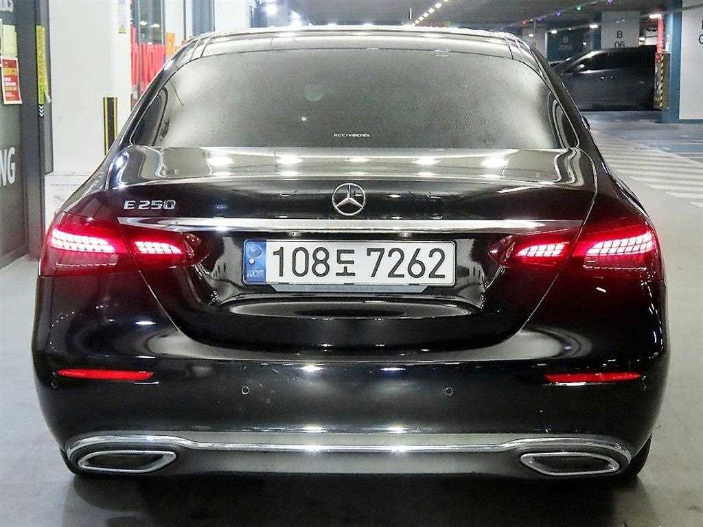 Mercedes Benz E class - Vista 5