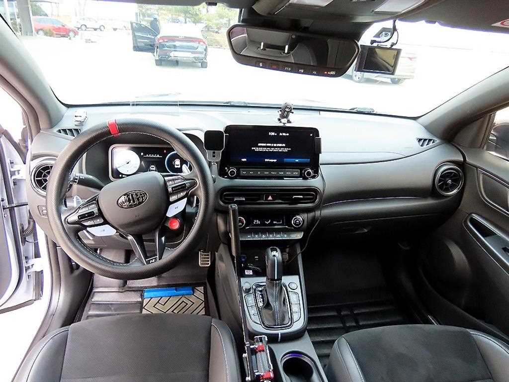 HYUNDAI Kona - Vista 7