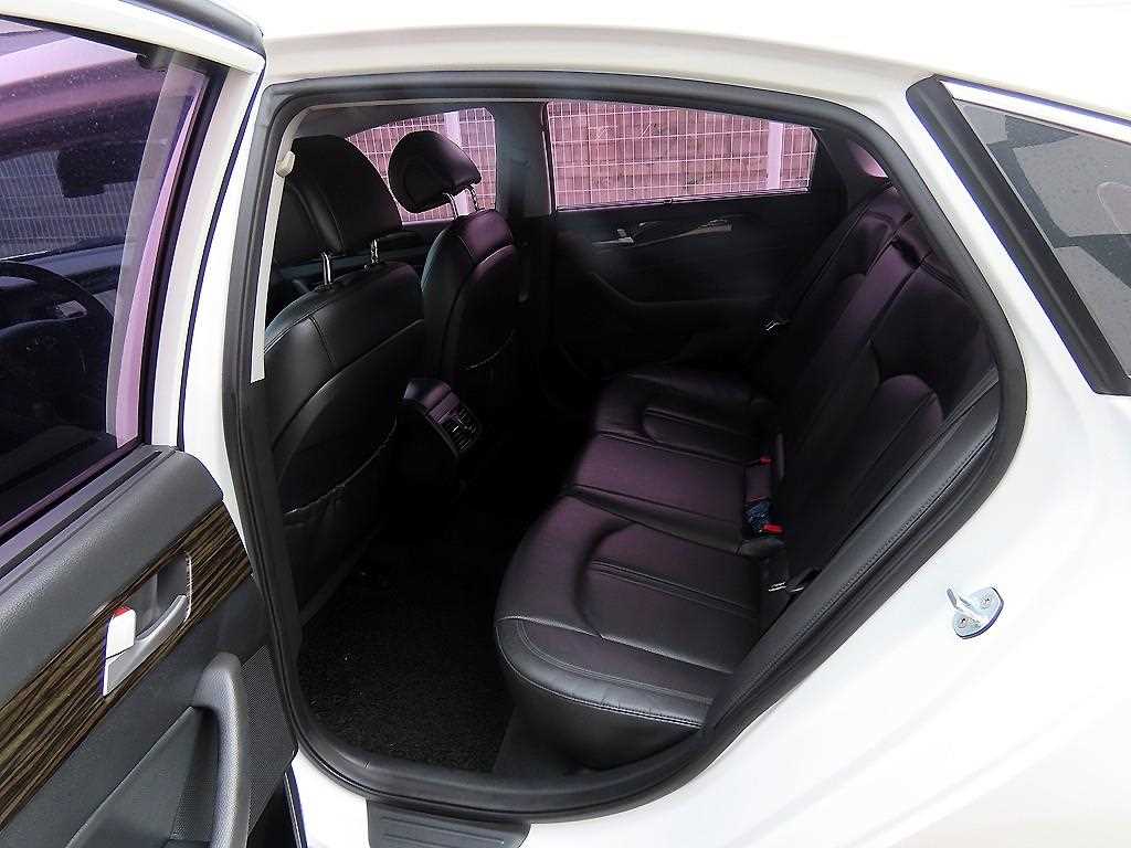 HYUNDAI Sonata - Vista 6