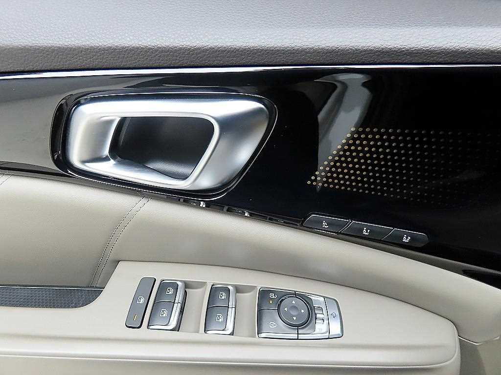 KIA Carnival - Vista 11